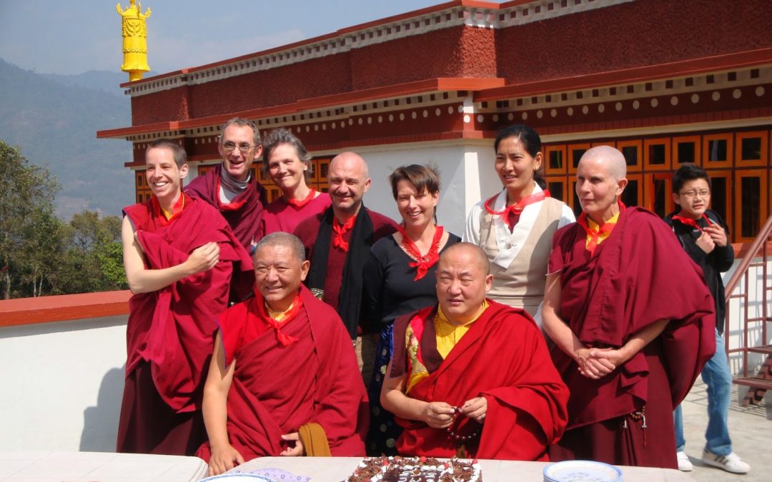 7) i ritiranti con Ringu Tulku e Gialzab Rinpoche