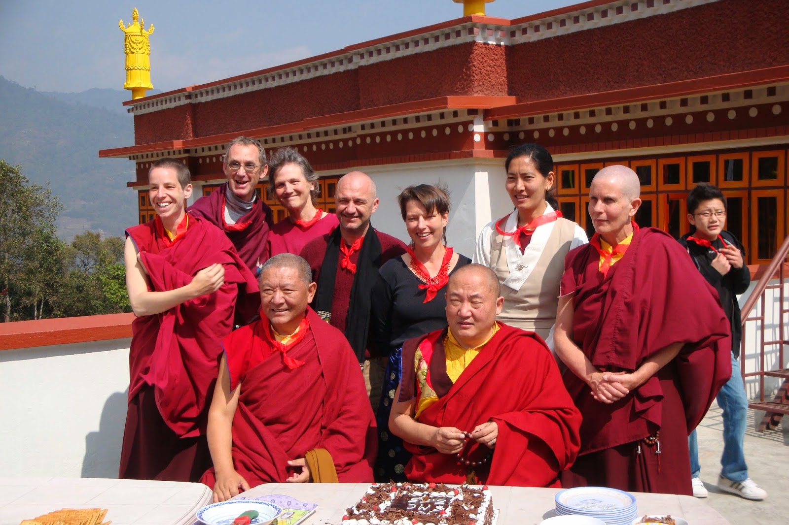 7) i ritiranti con Ringu Tulku e Gialzab Rinpoche